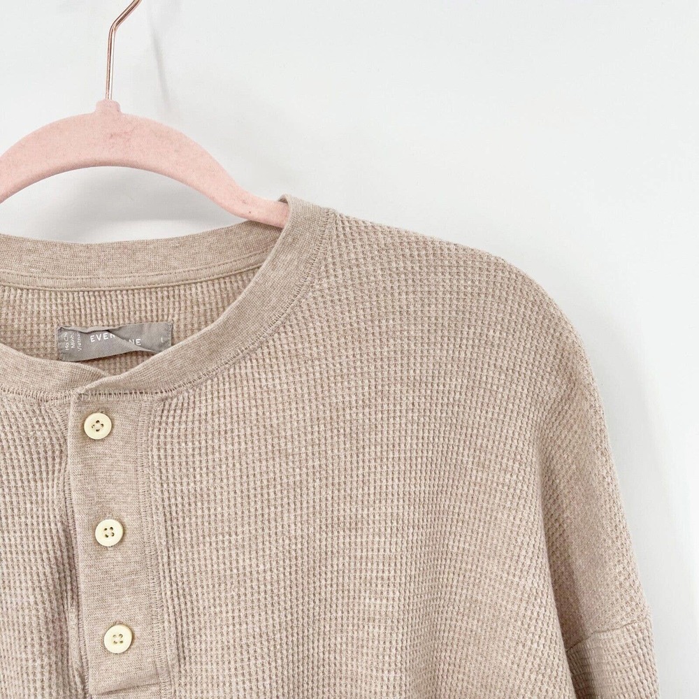 Everlane Henley Waffle Knit Thermal Shirt Sz L Tan Cropped Pullover Long Sleeve - Picture 2 of 6